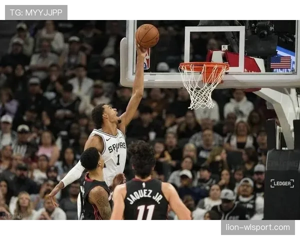 NBA判罚标准详解:手部接触判定的尺度与适用场景解析 NBA判罚标准详解:手部接触判定的尺度与适用场景解析