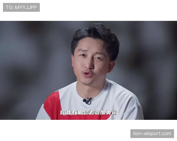邹市明家的冰箱里塞满了蛋白粉,连饮料都得扫码看成分表 邹市明家的冰箱里塞满了蛋白粉,连饮料都得扫码看成分表